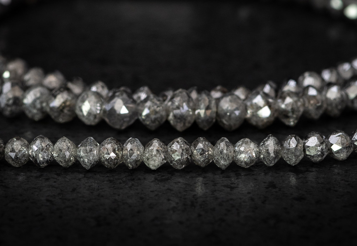 Diamant Collier Grau Schweizer Edelsteine CloseUp